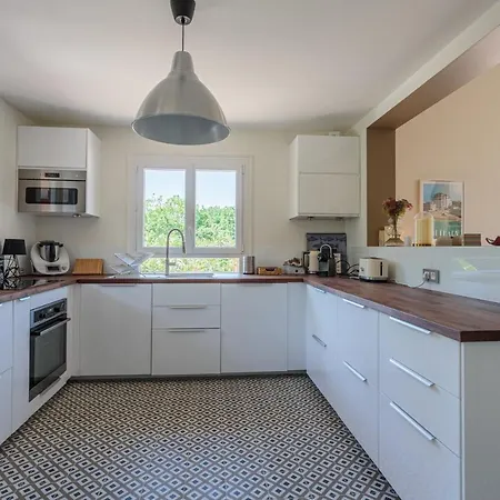 Landagaina With Heated Pool And Garden Close To Biarritz *