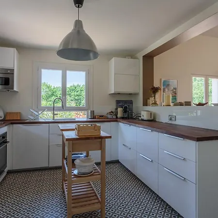 Landagaina With Heated Pool And Garden Close To Biarritz *